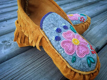 Load image into Gallery viewer, Custom Adult Beaded Moccasins