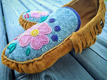 Load image into Gallery viewer, Custom Adult Beaded Moccasins
