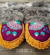 Load image into Gallery viewer, Custom Adult Beaded Moccasins