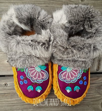 Load image into Gallery viewer, Custom Adult Beaded Moccasins