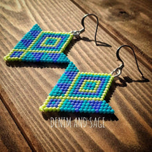 Load image into Gallery viewer, Purple, blue and chartreuse beaded earrings. Indigenous handmade.
